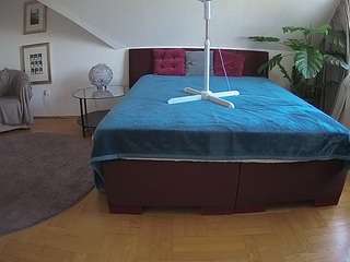 voyeurcam-julmodels-whitebed-6