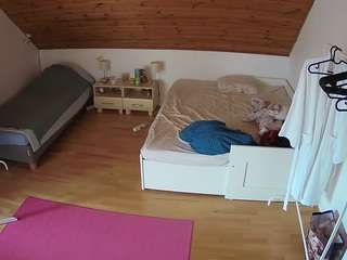 camsoda voyeurcam-julmodels-whitebed-6