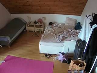 Cameltoe Model camsoda voyeurcam-julmodels-whitebed-6