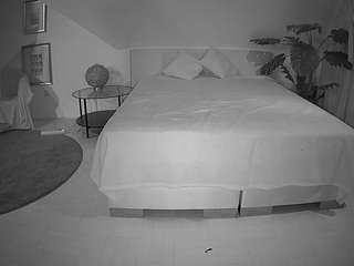 Amature Naked Models camsoda voyeurcam-julmodels-whitebed-6