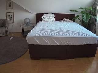 camsoda voyeurcam-julmodels-whitebed-6