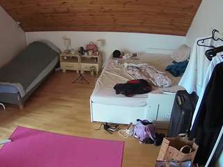 camsoda voyeurcam-julmodels-whitebed-6