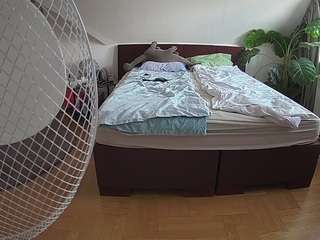 voyeurcam-julmodels-whitebed-6 Model Webcam camsoda