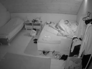 Asain Cam Models camsoda voyeurcam-julmodels-whitebed-6