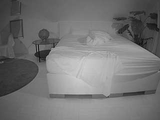 Voyeur Live Cameras camsoda voyeurcam-julmodels-whitebed-6