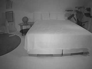 Julmodels Cam camsoda voyeurcam-julmodels-whitebed-6