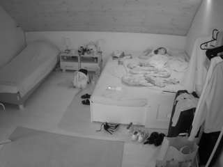 Live Voyeur Cam camsoda voyeurcam-julmodels-whitebed-6