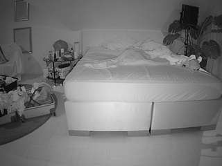 voyeurcam-julmodels-whitebed-6 Voyeurcam camsoda