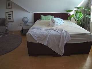 Ebony Cam Model camsoda voyeurcam-julmodels-whitebed-6