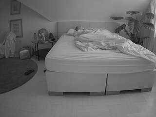 Webcam Model Jazmen camsoda voyeurcam-julmodels-whitebed-6