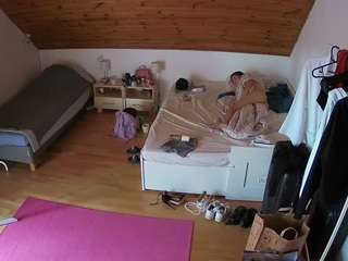 Voyeur House Cl B camsoda voyeurcam-julmodels-whitebed-6