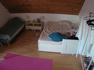 voyeurcam-julmodels-whitebed-6 Ip Camera Voyeur camsoda