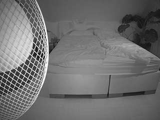 Live Cam Models camsoda voyeurcam-julmodels-whitebed-6