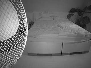 Male Cam Model camsoda voyeurcam-julmodels-whitebed-6