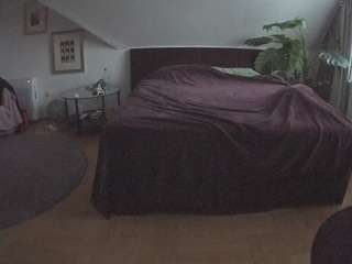 voyeurcam-julmodels-whitebed-6