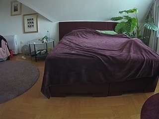 voyeurcam-julmodels-whitebed-6