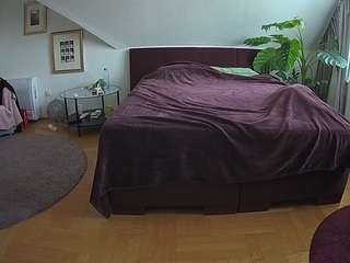voyeurcam-julmodels-whitebed-6