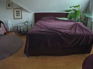 voyeurcam-julmodels-whitebed-6