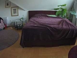 voyeurcam-julmodels-whitebed-6