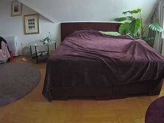 voyeurcam-julmodels-whitebed-6