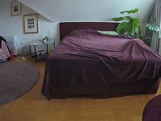 voyeurcam-julmodels-whitebed-6