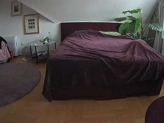 voyeurcam-julmodels-whitebed-6