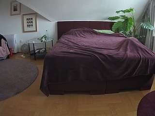 voyeurcam-julmodels-whitebed-6