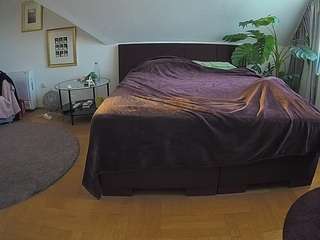 voyeurcam-julmodels-whitebed-6