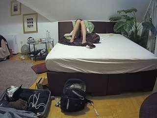 voyeurcam-julmodels-whitebed-6