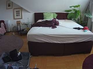 voyeurcam-julmodels-whitebed-6