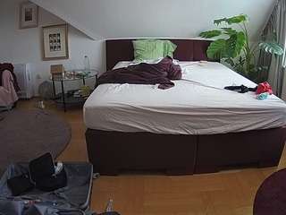 voyeurcam-julmodels-whitebed-6