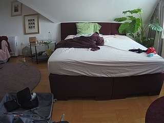 voyeurcam-julmodels-whitebed-6