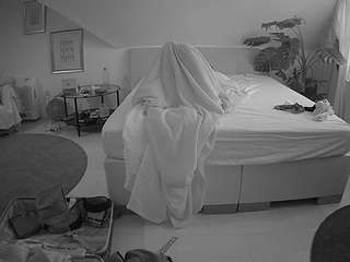 voyeurcam-julmodels-whitebed-6