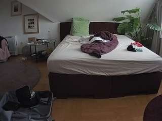 voyeurcam-julmodels-whitebed-6