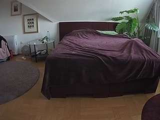 voyeurcam-julmodels-whitebed-6