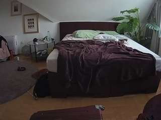 voyeurcam-julmodels-whitebed-6 Live Webcam on CamSoda