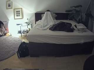 voyeurcam-julmodels-whitebed-6