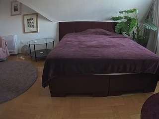 voyeurcam-julmodels-whitebed-6