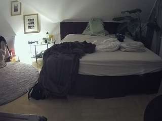 voyeurcam-julmodels-whitebed-6