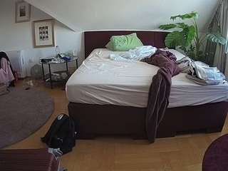 voyeurcam-julmodels-whitebed-6