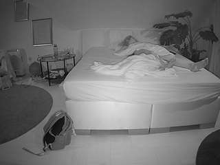 voyeurcam-julmodels-whitebed-6
