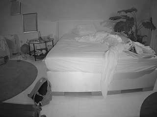 voyeurcam-julmodels-whitebed-6