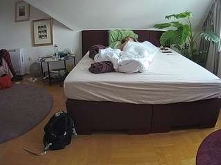voyeurcam-julmodels-whitebed-6