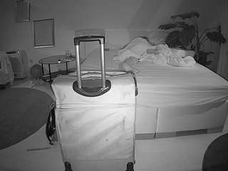 voyeurcam-julmodels-whitebed-6