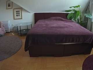 voyeurcam-julmodels-whitebed-6