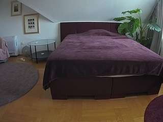 voyeurcam-julmodels-whitebed-6
