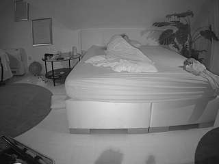 voyeurcam-julmodels-whitebed-6 Modèle Webcam Profil