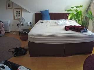 voyeurcam-julmodels-whitebed-6 webcam model