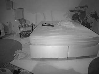  voyeurcam-julmodels-whitebed-6 chat room