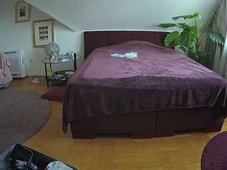 voyeurcam-julmodels-whitebed-6